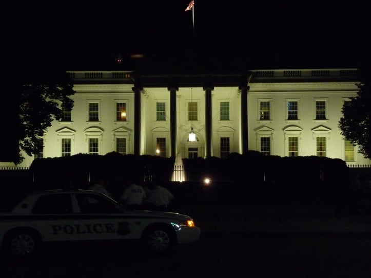 White_House_at_Night_by_dontdothisathome.jpg